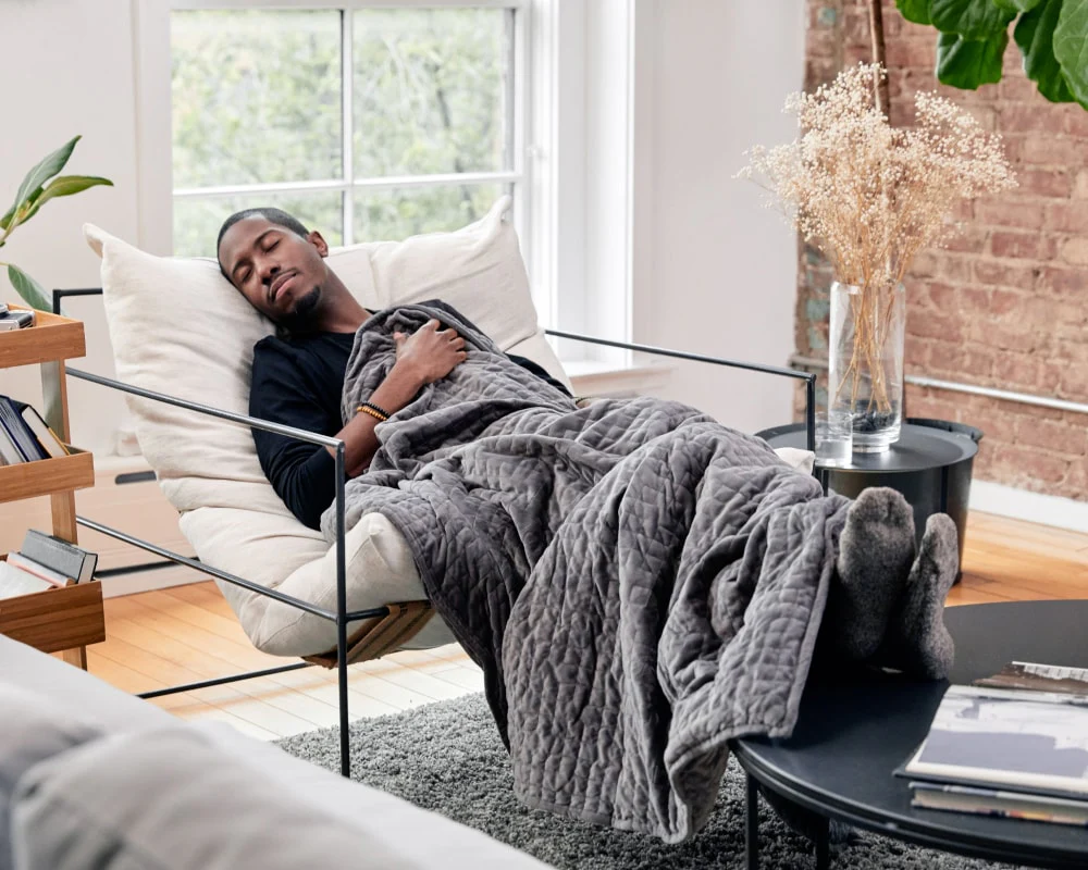 choosing the best weighted blanket for adults with anxiety